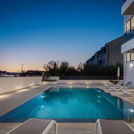 Prestige 1 アパート *