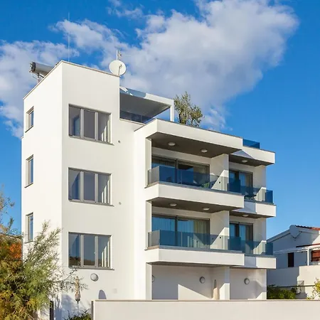 アパート Prestige 1 トロギール