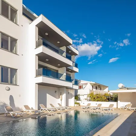 Prestige 1 アパート トロギール